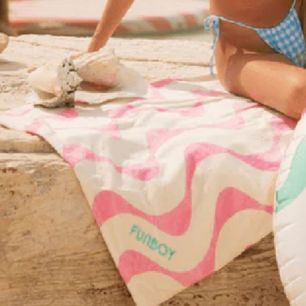 Funboy Poolside Beach Towel Leisure Club Pink Cream Wavy Stripes Beach NEW NIP